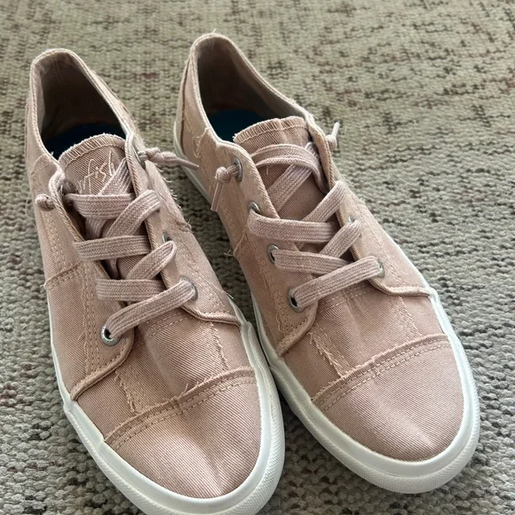 Blowfish Malibu Light Pink Canvas Sneakers - Picture 1 of 6
